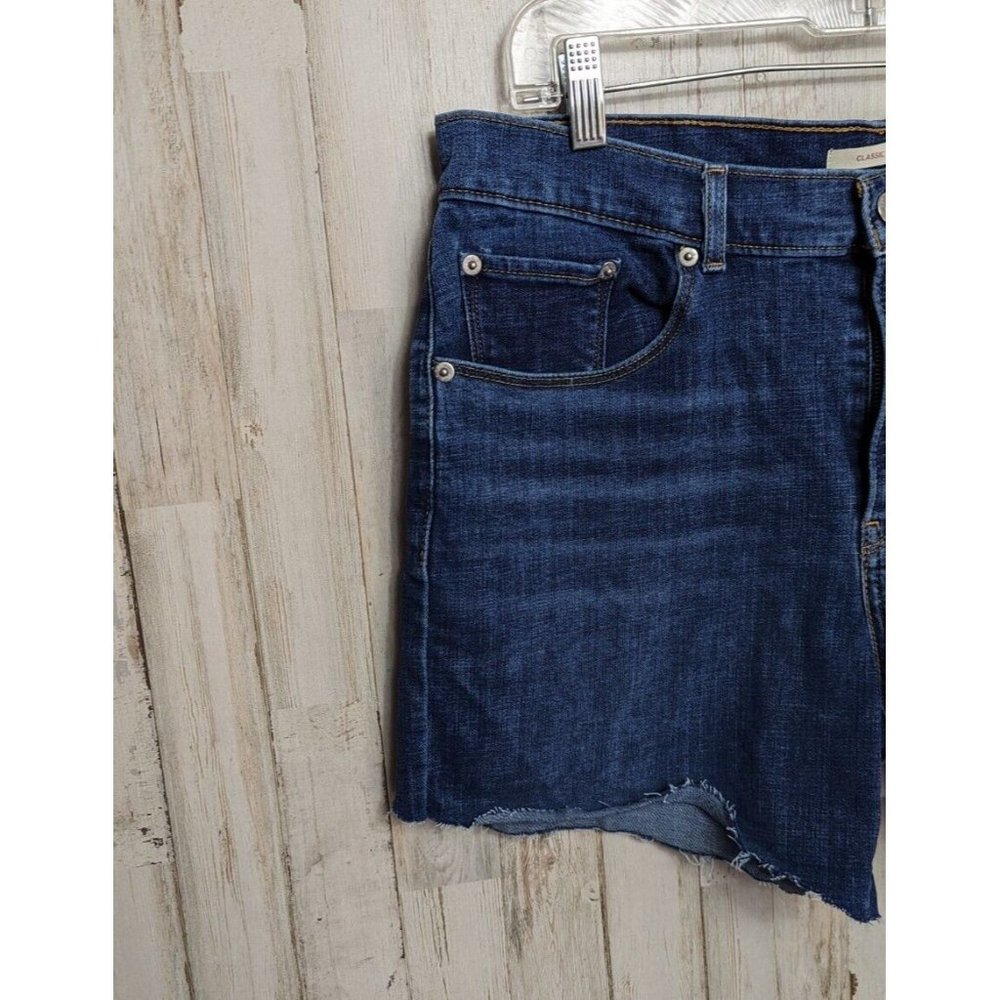 LEVI'S women's Classic Shorts Sz 30 Denim - Picture 6 of 8